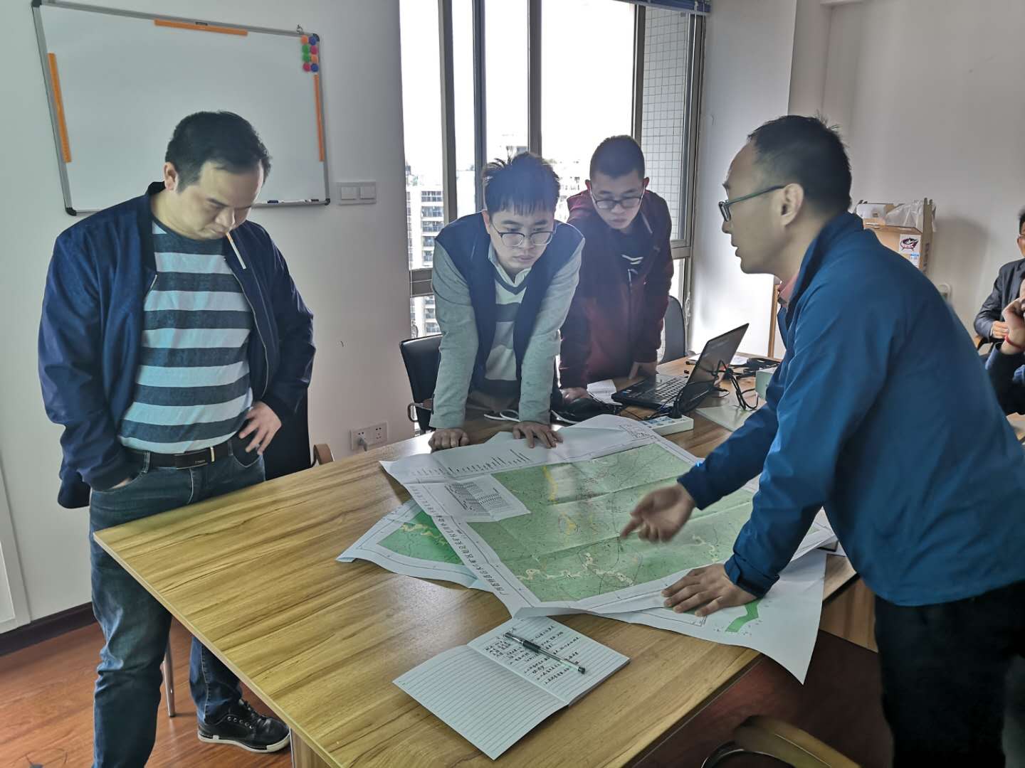 广西恒镒矿业贸易有限公司与福建省闽西地质大队进行复工后工作会议(图3)